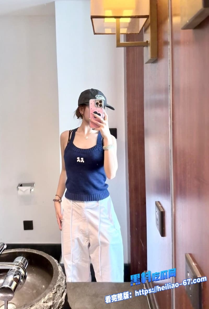 瓜友投稿佛山禅城反差婊陈倩瑜性爱视频流出停车场狂舔巨屌床上后入疯狂抽插至高潮5
