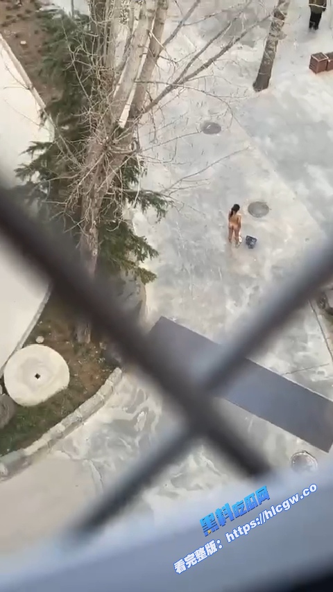河北美院惊现裸体女子 校园全裸散步 不知道是行为艺术还是主人的任务 多视角全方位带你现场直击！4