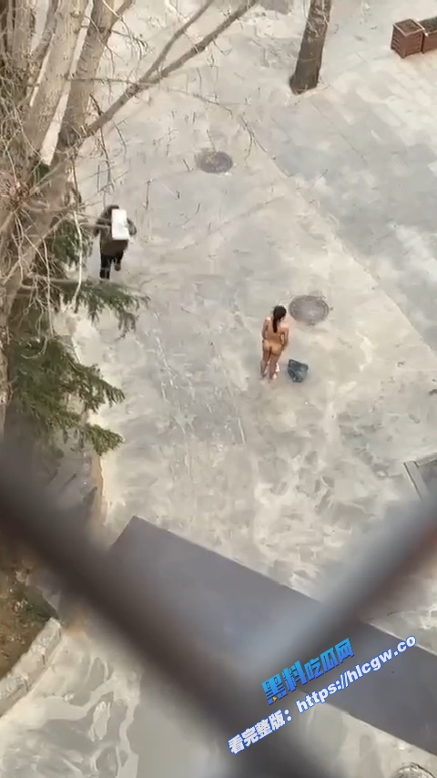 河北美院惊现裸体女子 校园全裸散步 不知道是行为艺术还是主人的任务 多视角全方位带你现场直击！5