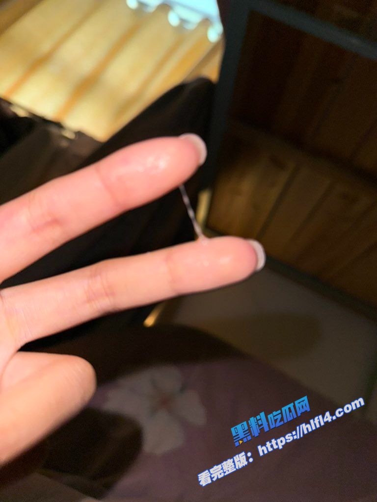 绝望的直女颜控 平胸梨形身材  在寝室半夜的时候自慰 还是学生带劲 图7