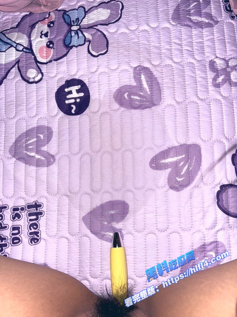 绝望的直女颜控 平胸梨形身材  在寝室半夜的时候自慰 还是学生带劲 图8