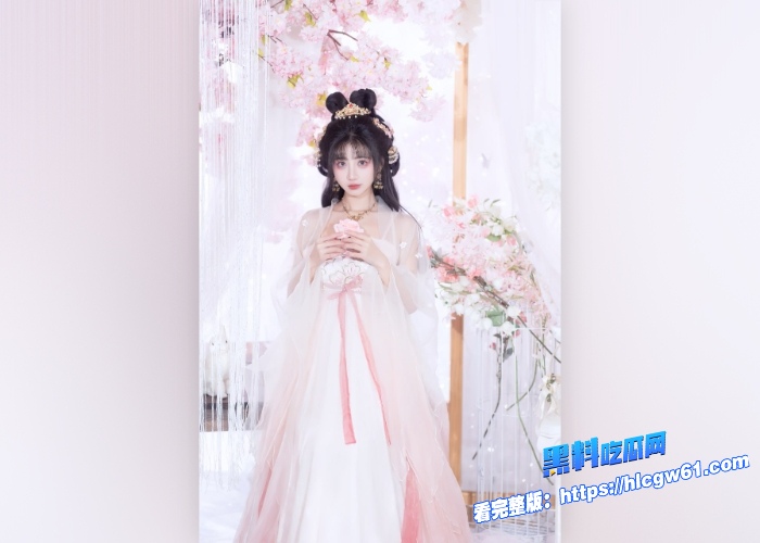 海角乱伦大神给姐姐汉服拍照为名勾引发生禁忌之恋,身材纤细美腿穿着肉丝后入操的好爽没忍住内射一整管 图1 海角乱伦大神给姐姐汉服拍照为名勾引发生禁忌之恋,身材纤细美腿穿着肉丝后入操的好爽没忍住内射一整管 图1