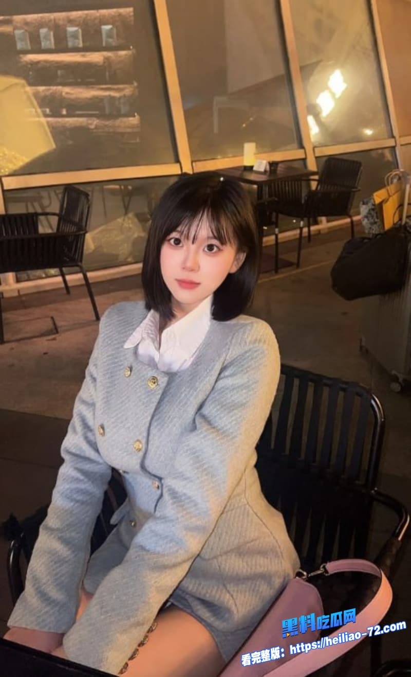 高颜值短发大奶萌妹被金主落地窗前狠操后入骑乘玩弄嫩穴强制吞精刺激无比3
