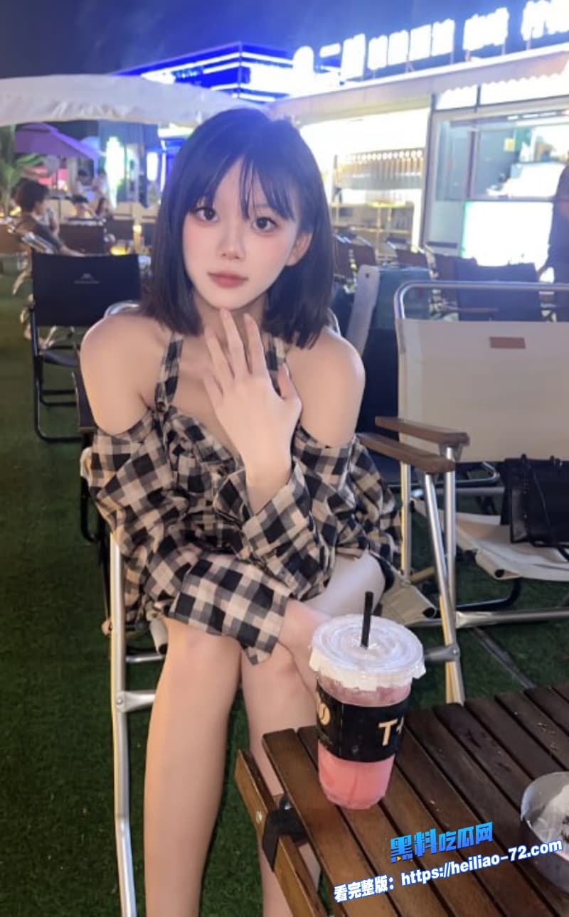 高颜值短发大奶萌妹被金主落地窗前狠操后入骑乘玩弄嫩穴强制吞精刺激无比4