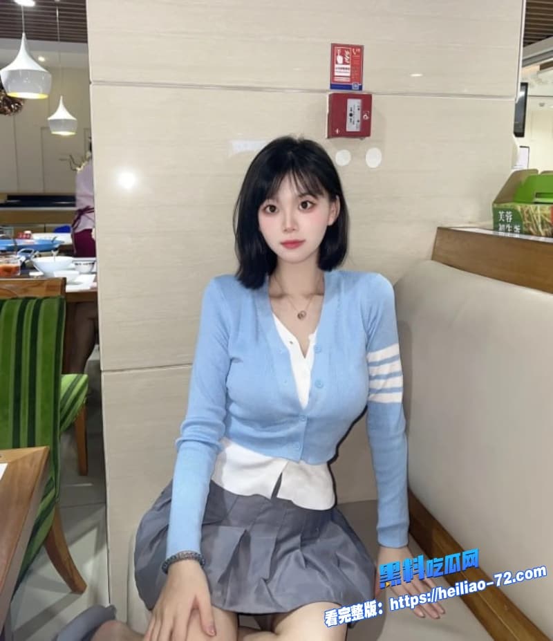 高颜值短发大奶萌妹被金主落地窗前狠操后入骑乘玩弄嫩穴强制吞精刺激无比5