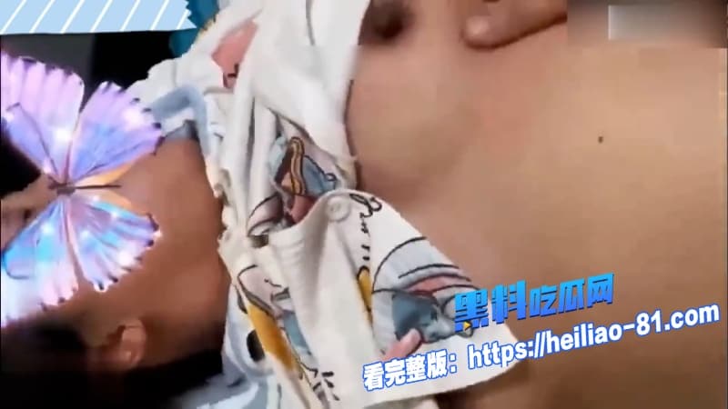 真实母子乱伦骚妈半夜被亲儿子偷袭无套猛干熟女母狗湿成河还主动张腿求中出全程高潮不断11