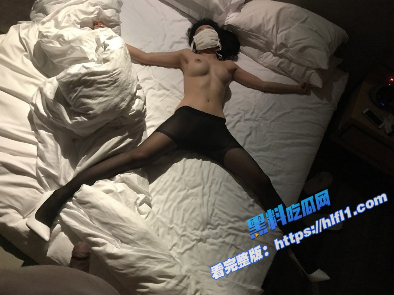 真实迷奸！网红小主播经常朋友圈发骚 被大哥约出来下药 肆意妄为的玩拍流出！9