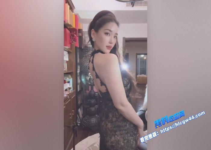 抖音小网红C姨自拍大尺度视频被曝光流出跟老头露脸口交做爱后入画面淫荡十足 图5WH700x500px