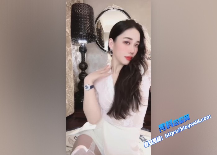 抖音小网红C姨自拍大尺度视频被曝光流出跟老头露脸口交做爱后入画面淫荡十足 图6WH700x500px