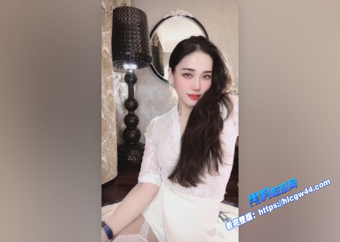 抖音小网红C姨自拍大尺度视频被曝光流出跟老头露脸口交做爱后入画面淫荡十足 图7WH700x500px