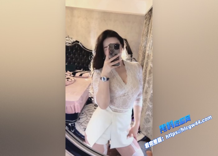 抖音小网红C姨自拍大尺度视频被曝光流出跟老头露脸口交做爱后入画面淫荡十足 图8WH700x500px