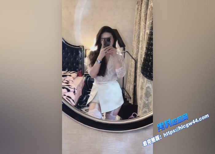 抖音小网红C姨自拍大尺度视频被曝光流出跟老头露脸口交做爱后入画面淫荡十足 图9WH700x500px