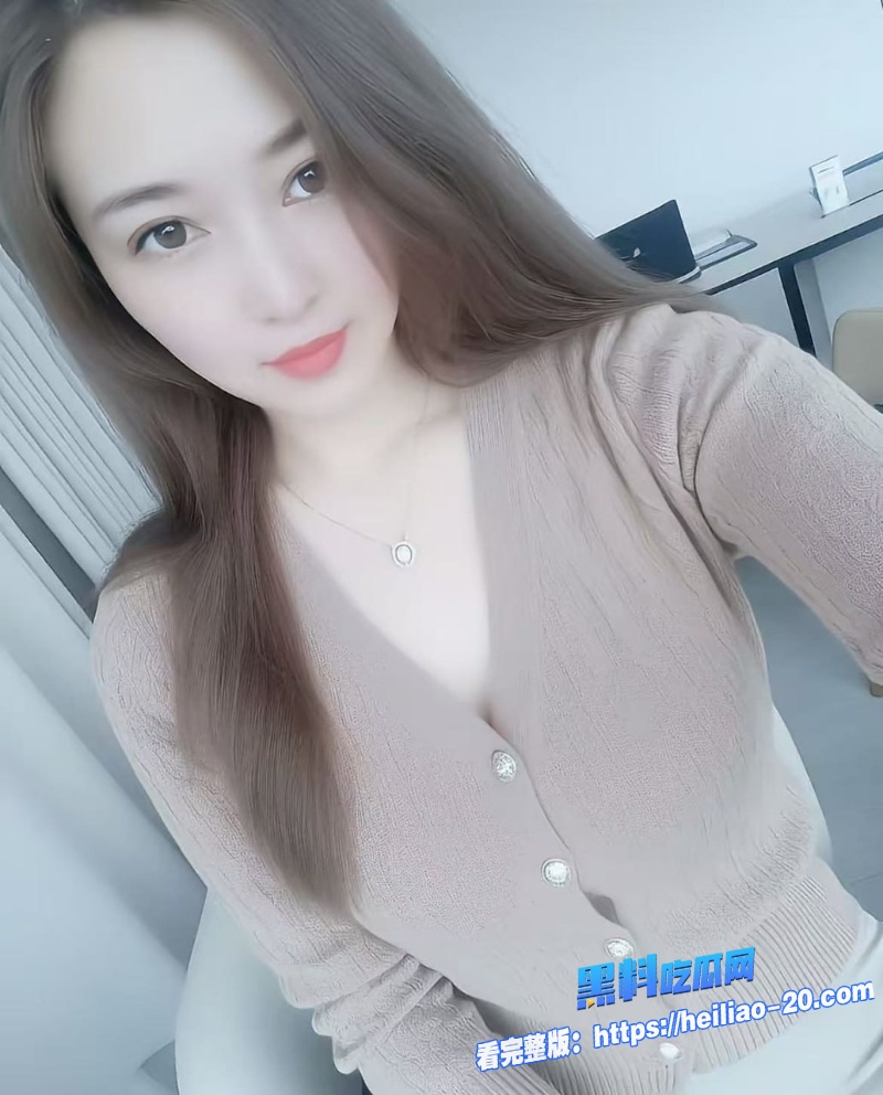 开裆黑丝高跟鞋骚妈勾引儿子野战公园亭子里被爆操狂喷急叫儿子快点操 2