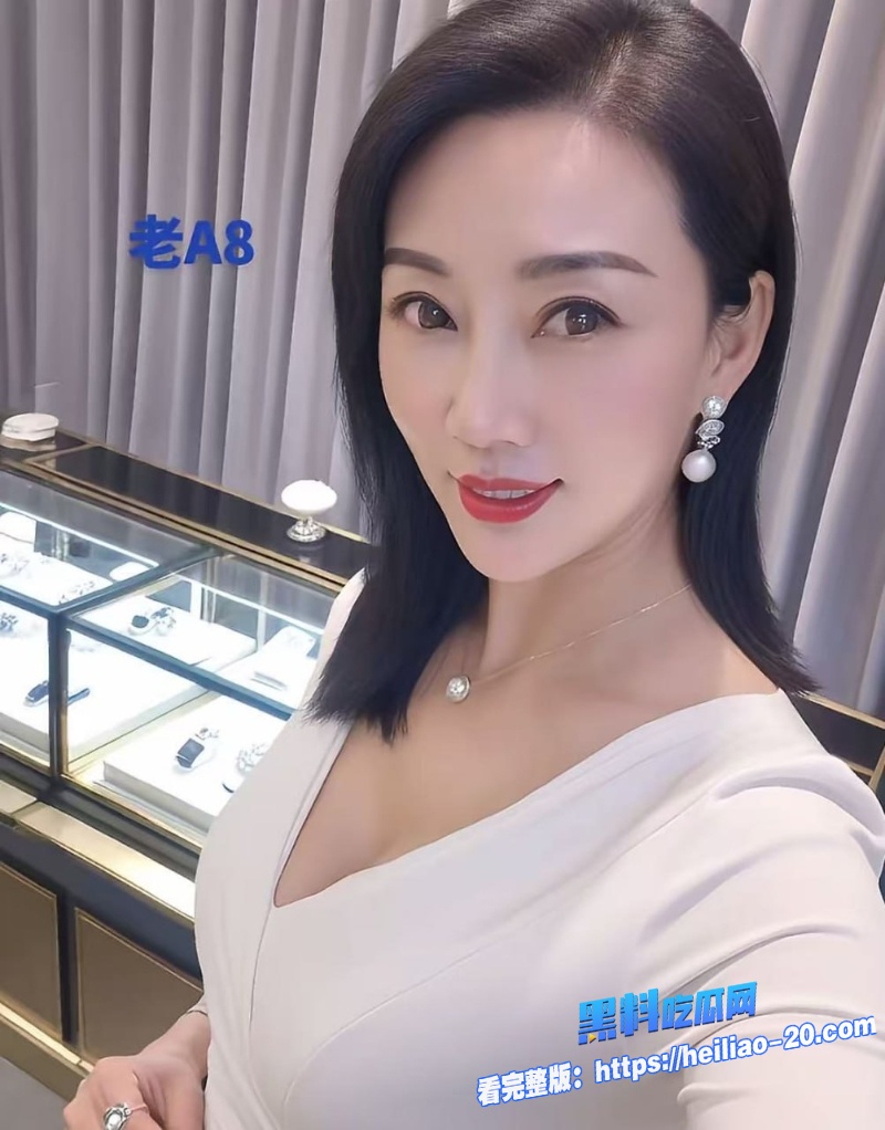 开裆黑丝高跟鞋骚妈勾引儿子野战公园亭子里被爆操狂喷急叫儿子快点操 4