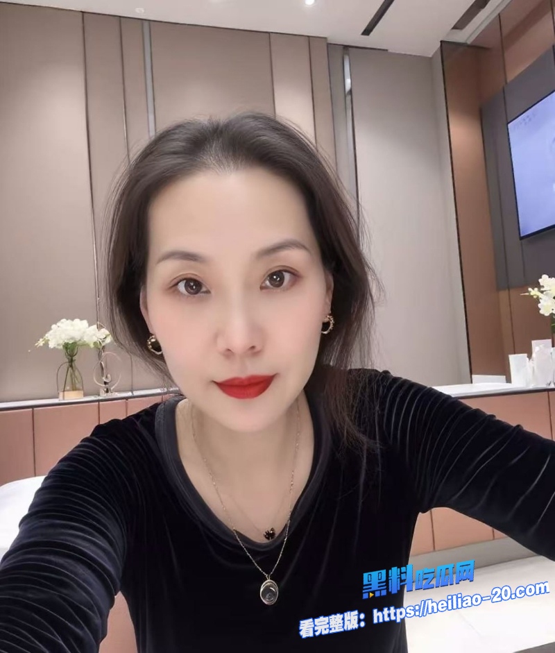 开裆黑丝高跟鞋骚妈勾引儿子野战公园亭子里被爆操狂喷急叫儿子快点操 5