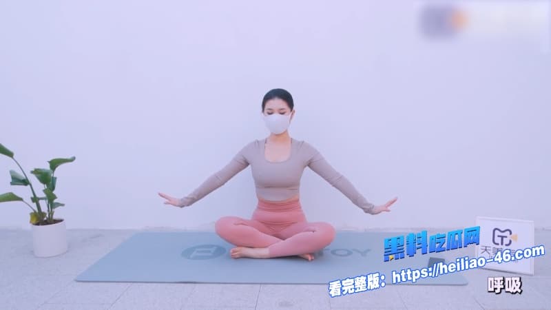 寸止挑战高颜值嫩模身穿瑜伽裤听从指令全程指挥撸管最后自动炮机看的是真的绝7