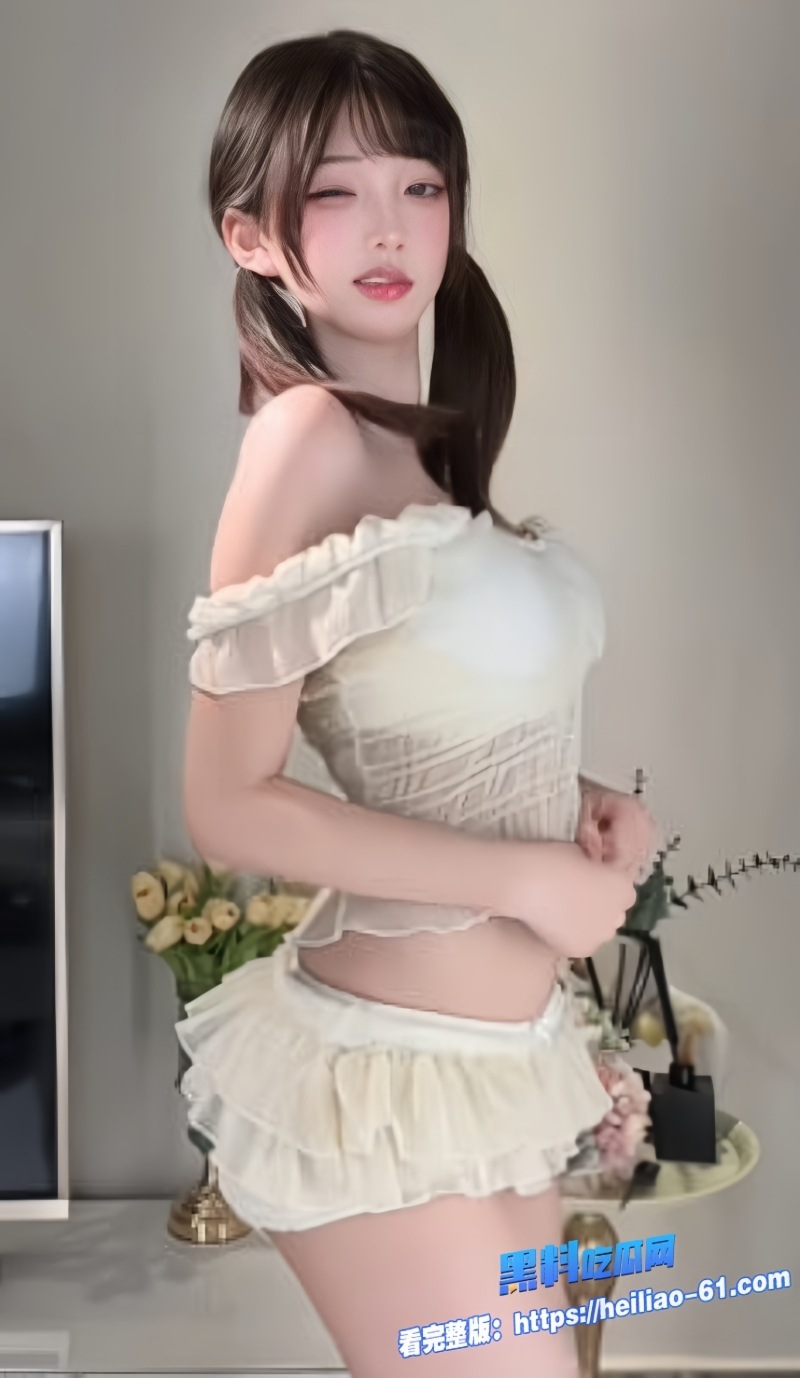 B站女神 一条小糖糖弹力混剪热辣上线性感紫裙配小短裤扭腰狂摇太犯规2 B站女神 一条小糖糖弹力混剪热辣上线性感紫裙配小短裤扭腰狂摇太犯规2
