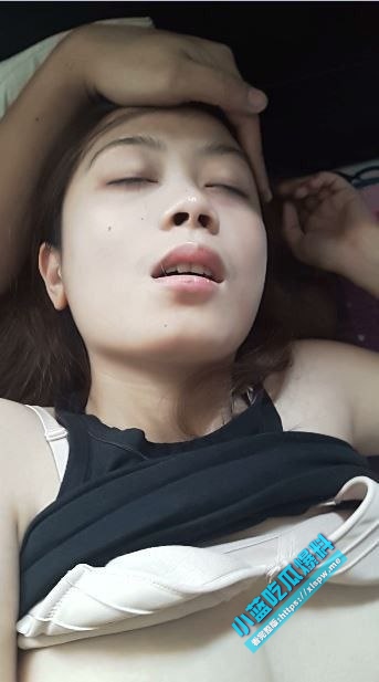 高颜值反差越南学生妹 勾魂的眼神都可以拉丝了 看到鸡吧就止不住的想吃 图2