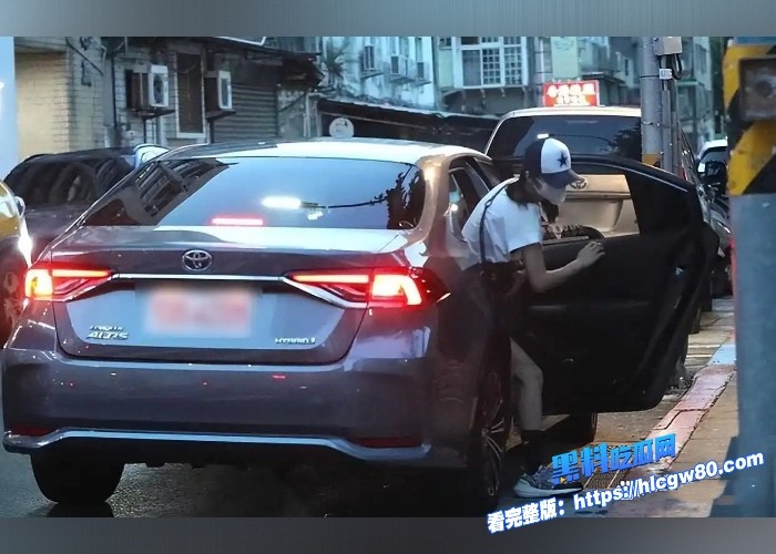 台湾艺人安以轩被拍与三男友人炮夜店冲上微博热搜老公入狱自己白天带娃晚上出去浪曾经出轨视频曝光 图11 台湾艺人安以轩被拍与三男友人炮夜店冲上微博热搜老公入狱自己白天带娃晚上出去浪曾经出轨视频曝光 图11