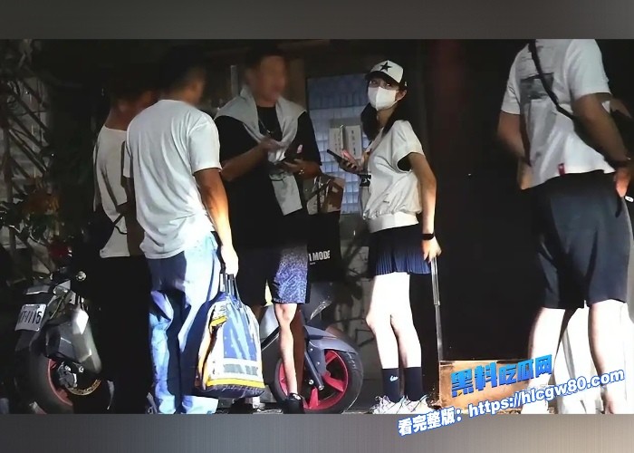 台湾艺人安以轩被拍与三男友人炮夜店冲上微博热搜老公入狱自己白天带娃晚上出去浪曾经出轨视频曝光 图13 台湾艺人安以轩被拍与三男友人炮夜店冲上微博热搜老公入狱自己白天带娃晚上出去浪曾经出轨视频曝光 图13