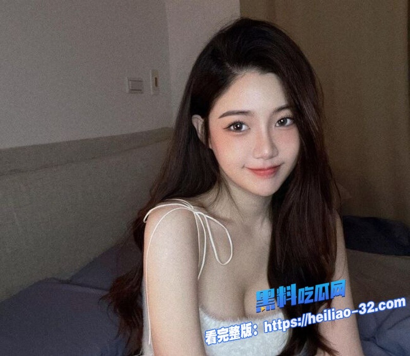 台湾高颜值网红美睫师ChloeLin清纯外表下惊人反差私下与摄影师激情缠绵3
