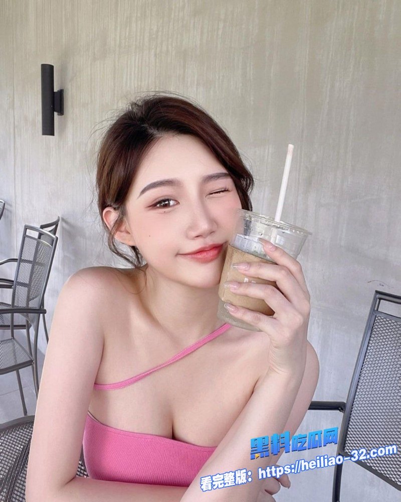 台湾高颜值网红美睫师ChloeLin清纯外表下惊人反差私下与摄影师激情缠绵4