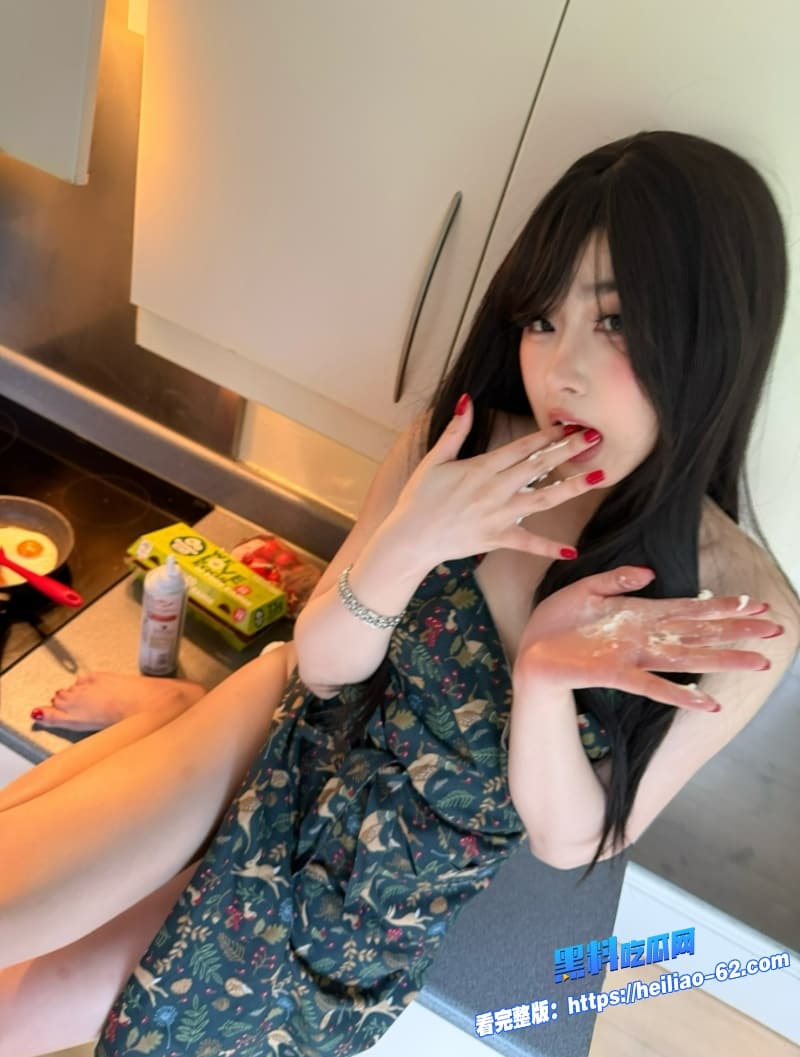 推特阿黑颜女神噗噗新作曝光趁男友发烧狂吸滚烫肉棒深喉口爆撸到腿软9