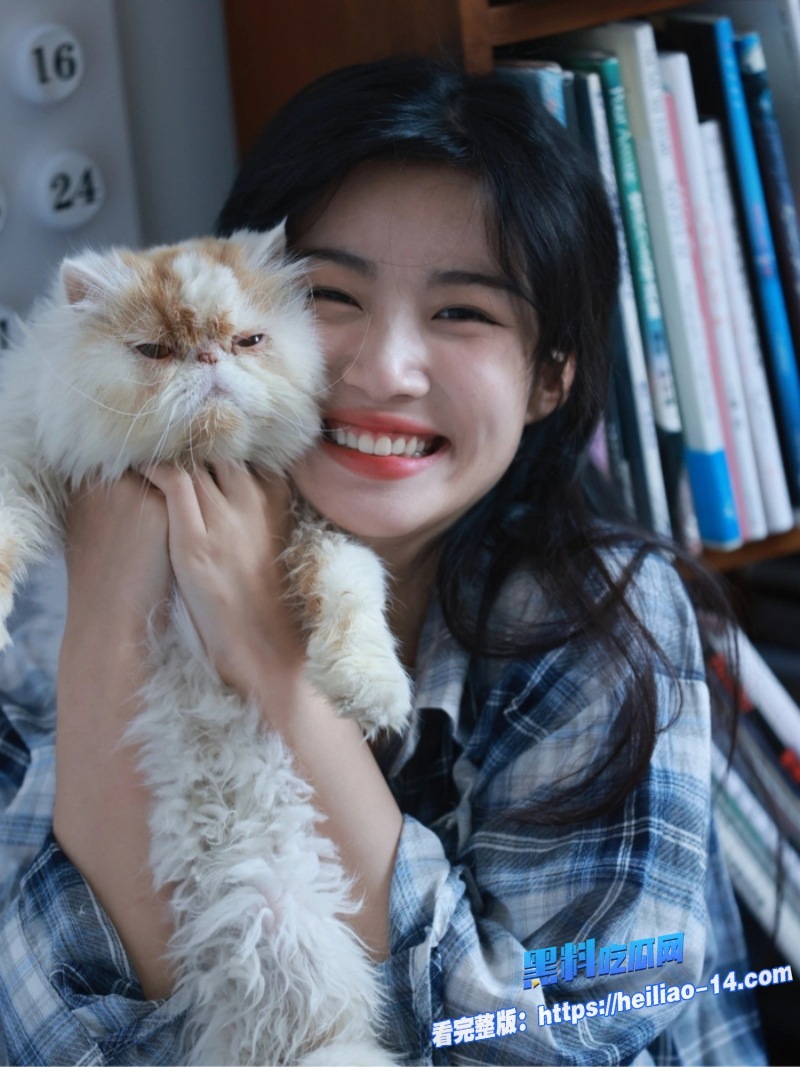 AI明星换脸卢昱晓化身新婚白纱新娘出轨上司 1