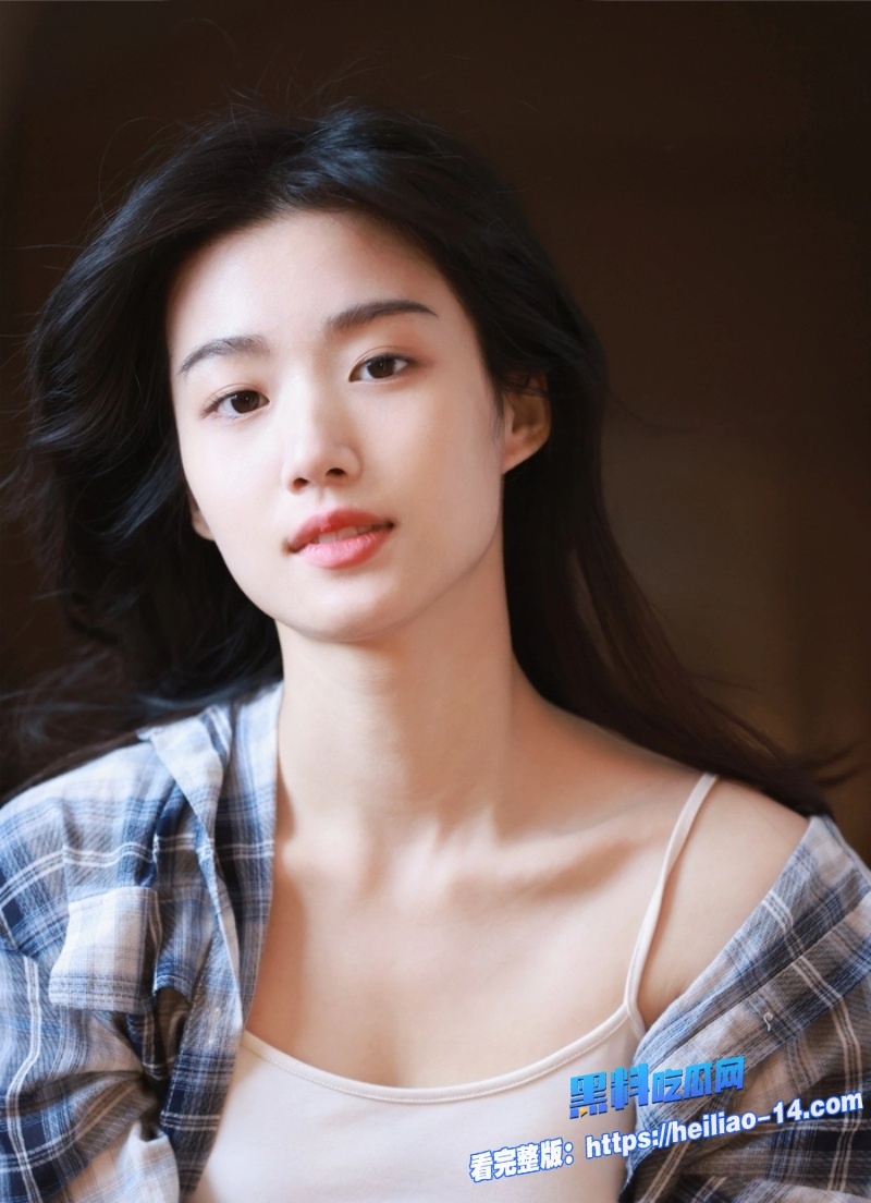 AI明星换脸卢昱晓化身新婚白纱新娘出轨上司 4