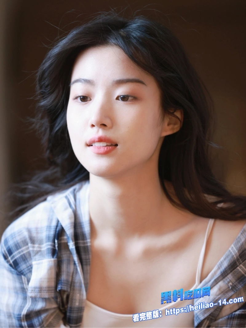 AI明星换脸卢昱晓化身新婚白纱新娘出轨上司 7