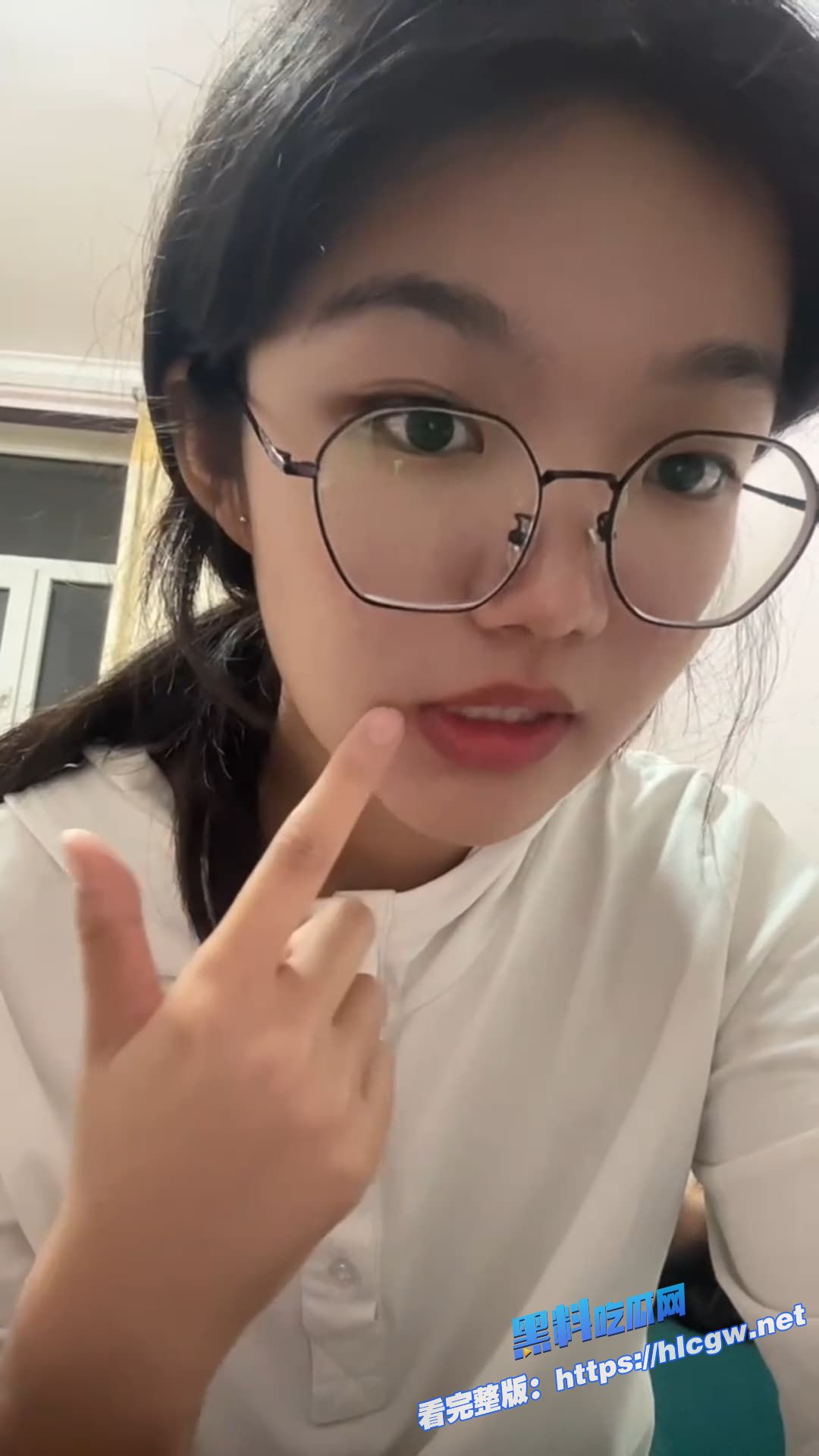大学生眼镜妹裸照
