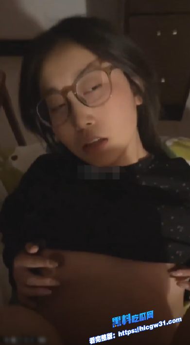 高中生学生妹男友噌女友家长不在自拍女友口交后无套做爱视频流出 5