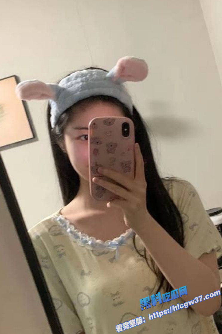 4黑料PK!陕西清纯眼镜嫩妹 VS 抖音汽车销售网红御姐 嫩妹和御姐到底谁更胜一筹 4黑料PK!陕西清纯眼镜嫩妹 VS 抖音汽车销售网红御姐 嫩妹和御姐到底谁更胜一筹
