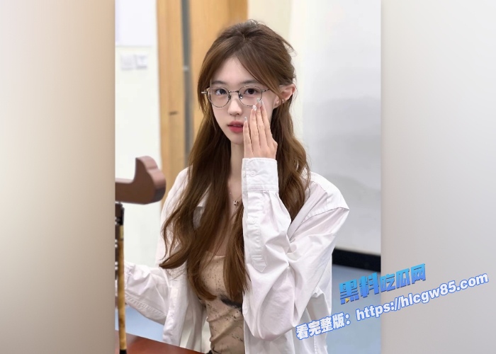 CB站华裔清纯在读眼镜妹Voikik 2