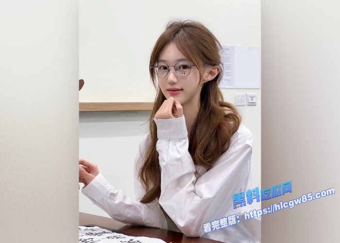 CB站华裔清纯在读眼镜妹Voikik 3