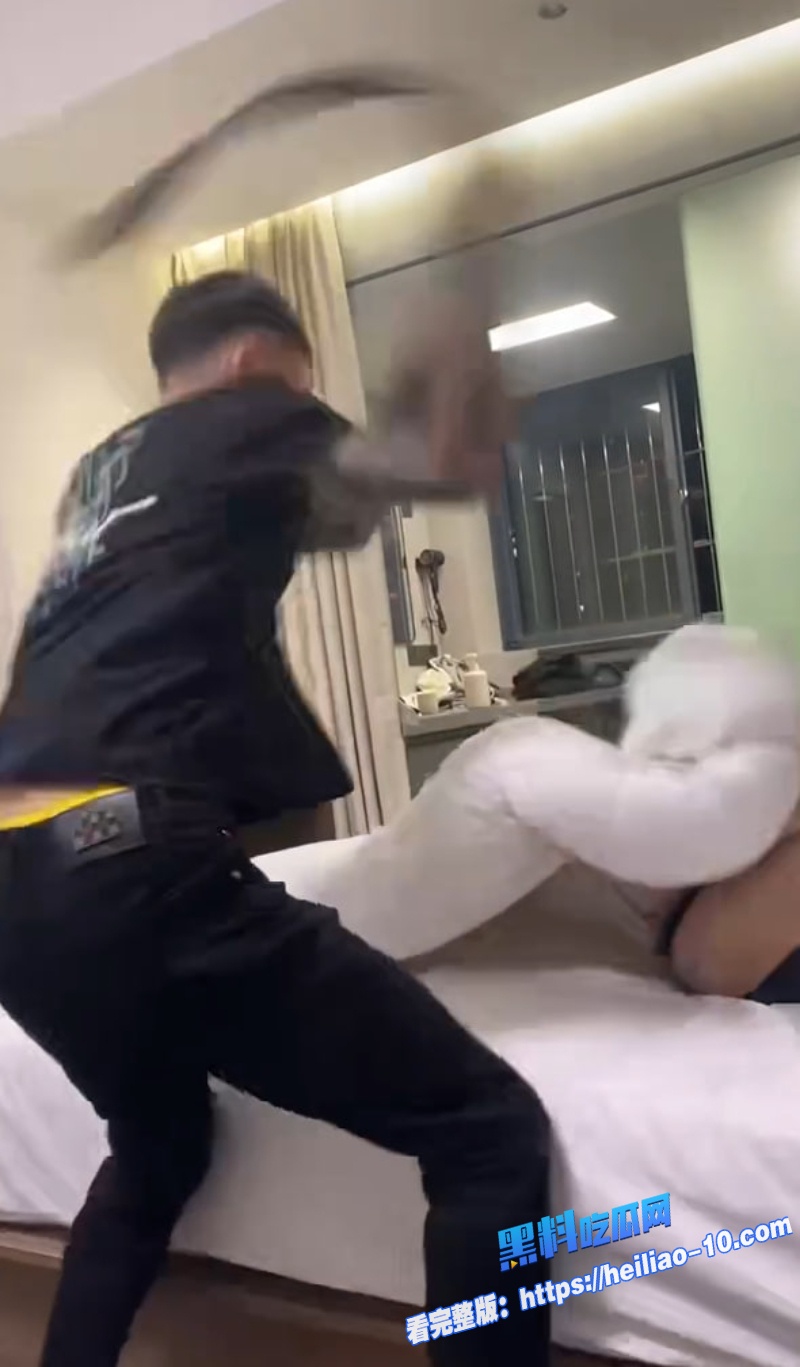 抖音爆火皮带哥怒抽精神小妹视频完整版曝光 5
