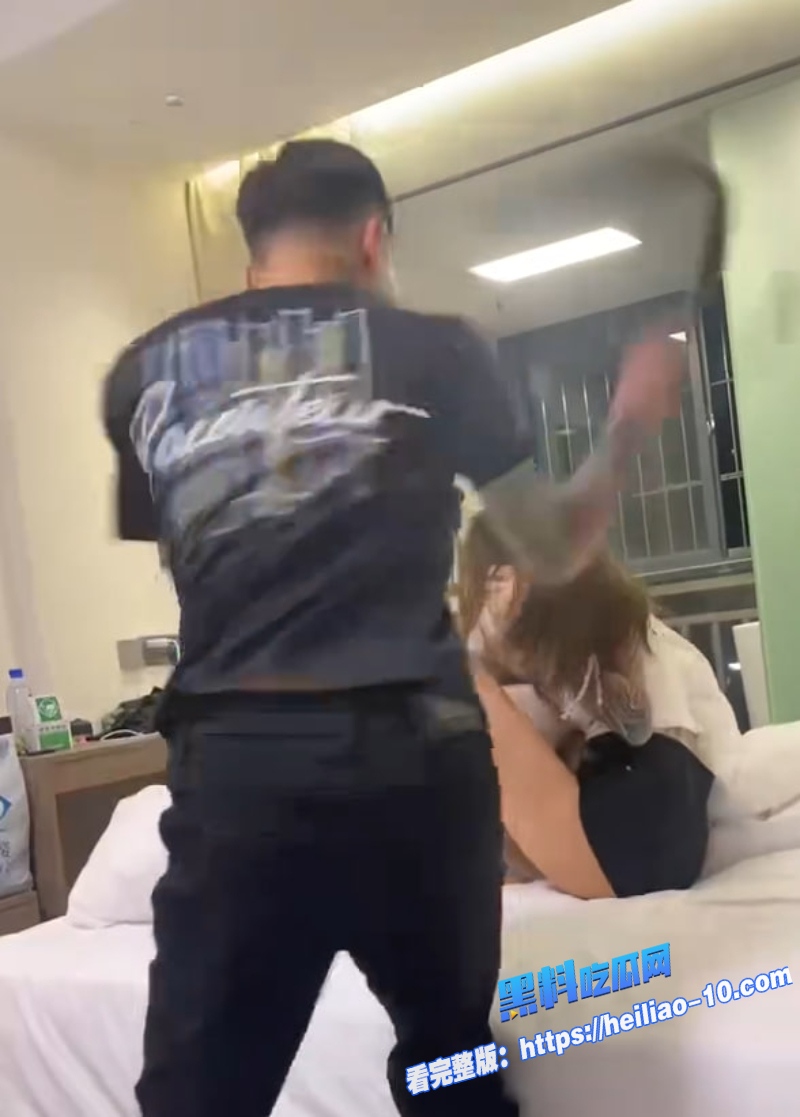 抖音爆火皮带哥怒抽精神小妹视频完整版曝光 6