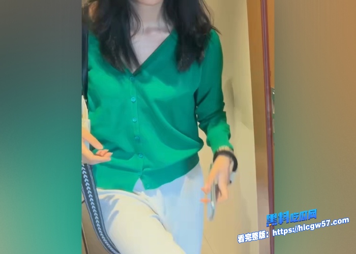 按摩小子上门服务第七期偷拍极品白领做精油spa明星颜值身体特别敏感本来预约的常规按摩按舒服后套路脱掉内裤无套强插骚逼精彩刺激 图10