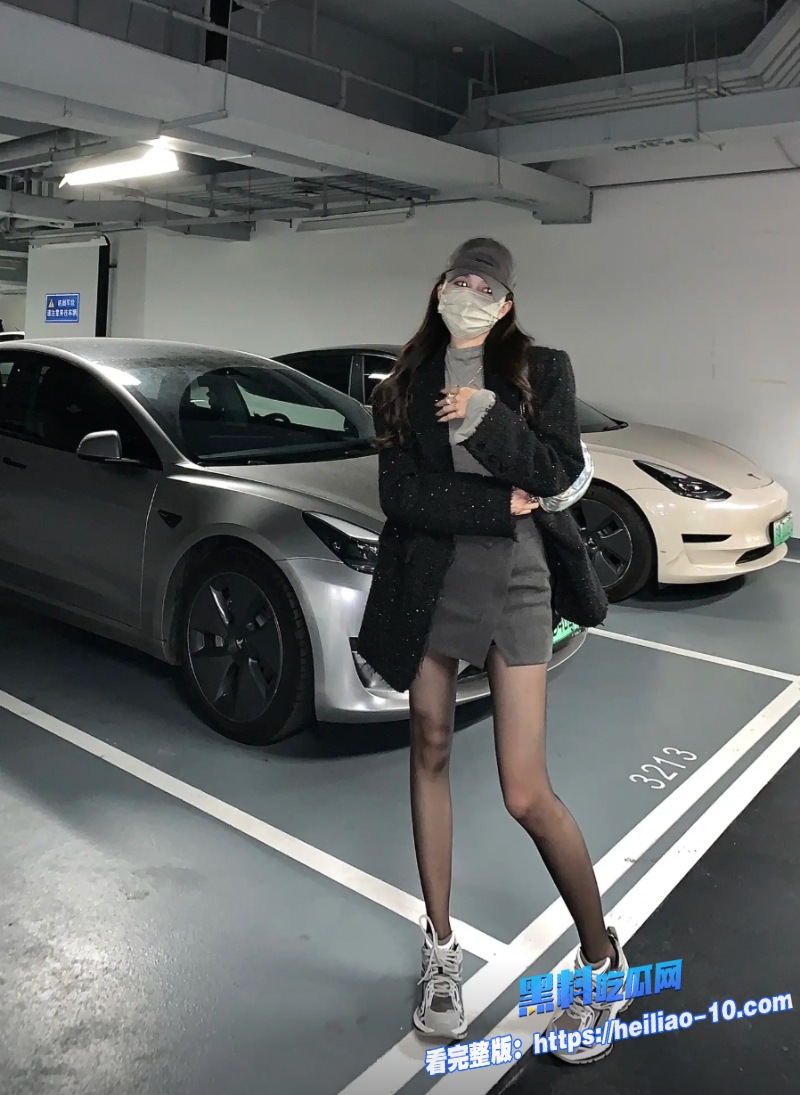 黑丝闷骚姐姐和弟弟酒店开房被弟弟操到出白浆 4 黑丝闷骚姐姐和弟弟酒店开房被弟弟操到出白浆 4