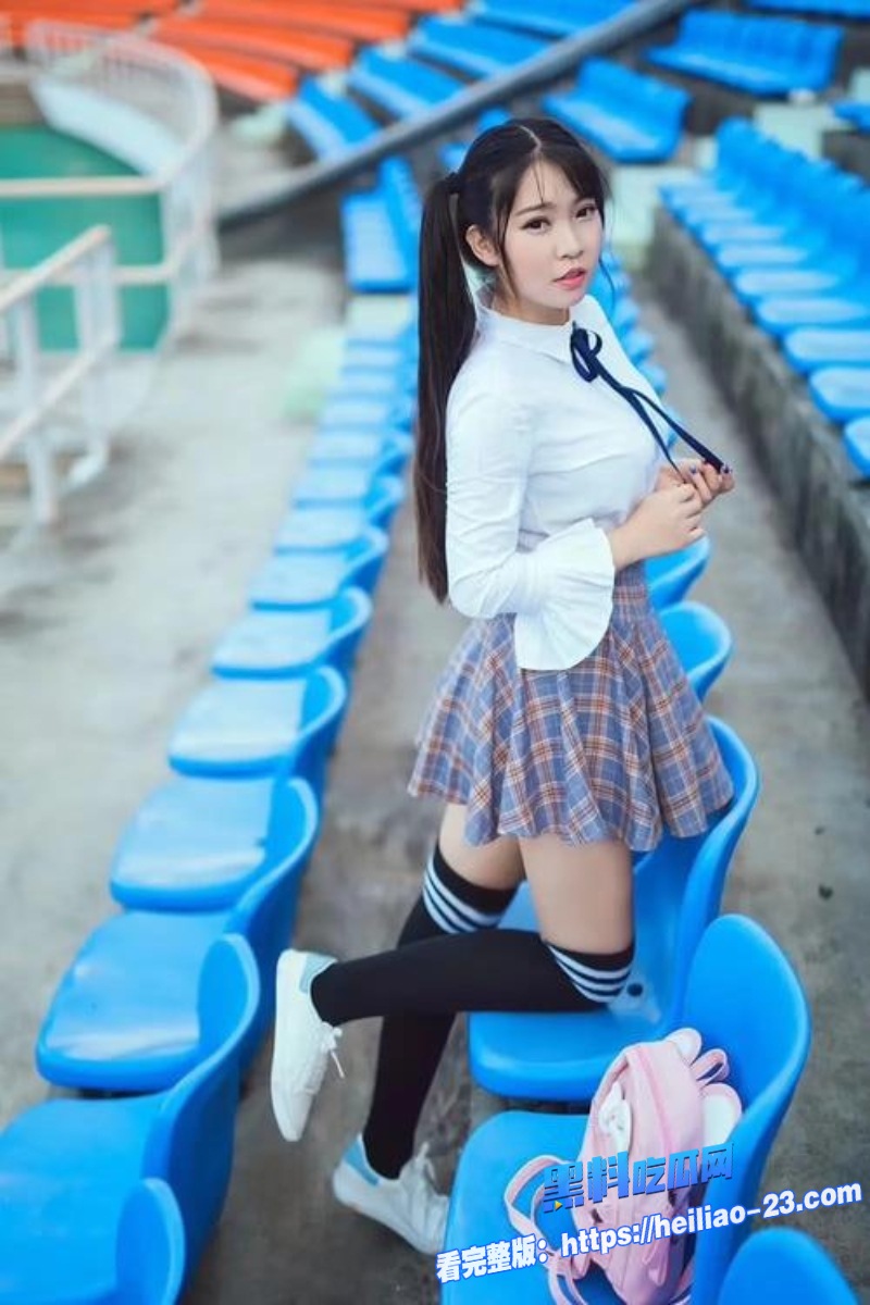 海角乱伦温暖房间窗外雪山美景下哥哥与妹妹共度良宵跨越伦理1
