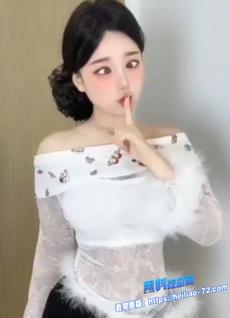 弹力混剪福利姬萝莉御姐网红轮流深喉瓦学弟被二次元颜值女神围着舔鸡巴1