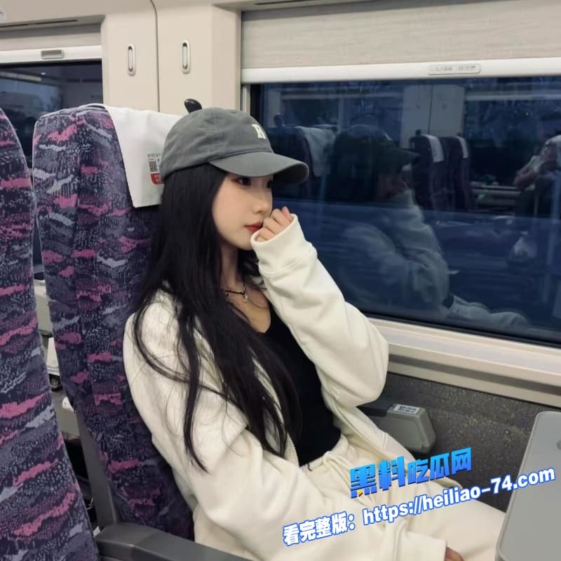 高颜极品女神姜舒婷约啪富哥福利酒店内露脸口交嫩穴被后入疯狂抽插奶子一晃一晃的超诱惑5