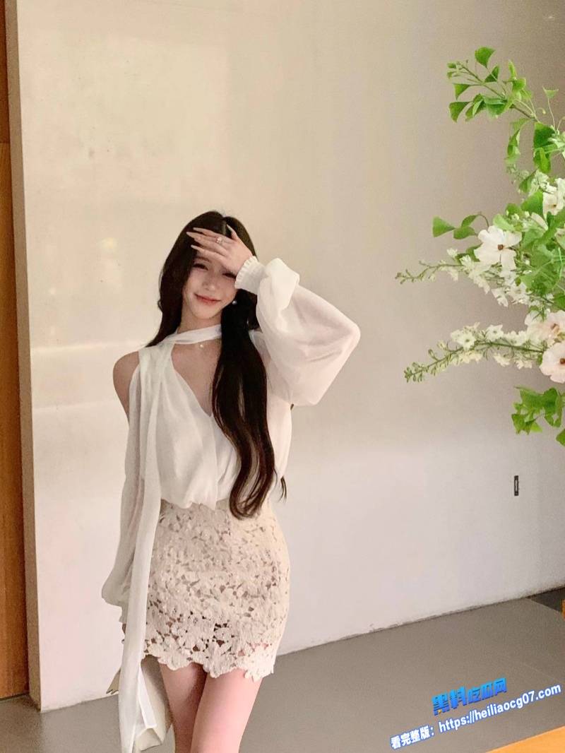 反差婊户外露出勾引陌生人2 反差婊户外露出勾引陌生人2