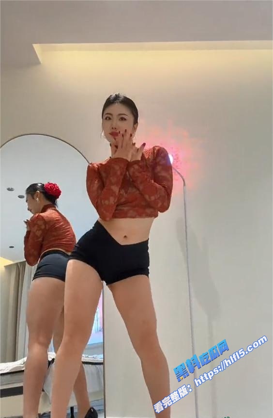 抖音粗腿公主 维拉思羽 从裸舞主播到定制女王 腿粗身骚全开挂！1