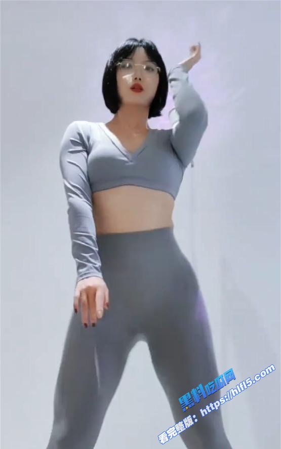 抖音粗腿公主 维拉思羽 从裸舞主播到定制女王 腿粗身骚全开挂！3