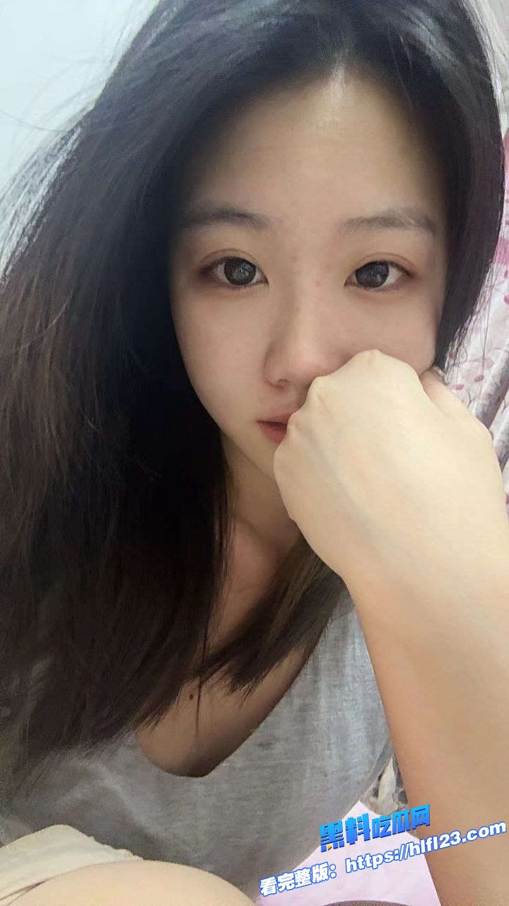 极品学生妹 接受丝袜癖学长的视频调教 只为线下能被学长肉棒满足 骚气冲天！图2