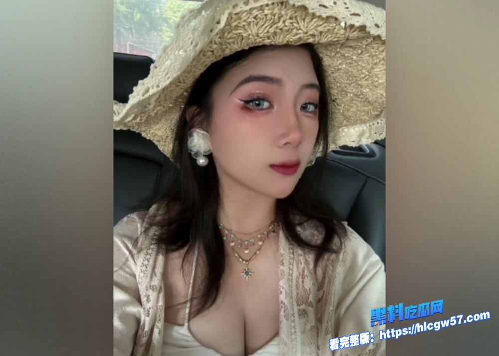 超高颜值肥美大学生天生喜欢线下约炮酒店大量自拍视频曝光小穴基本已经被玩费 1