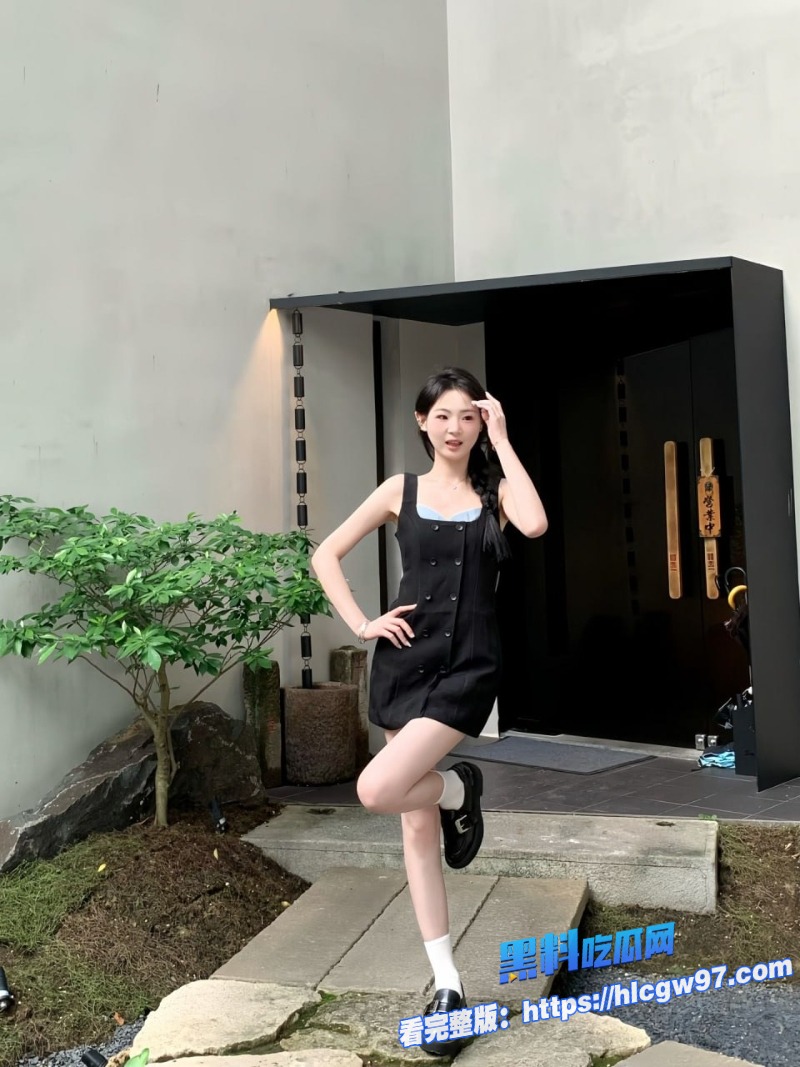 顶级炮架纯欲19岁女学生幸运兔顶级白嫩翘乳蜜桃臀大玩手铐调教 2