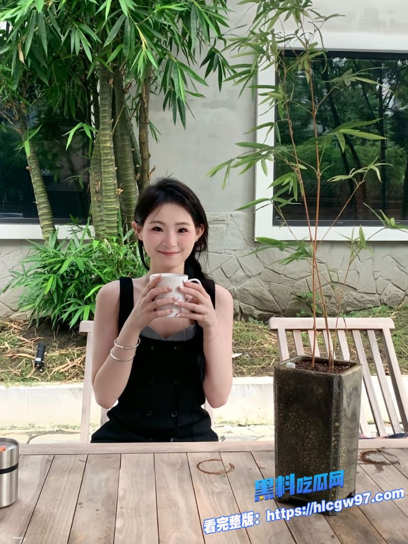 顶级炮架纯欲19岁女学生幸运兔顶级白嫩翘乳蜜桃臀大玩手铐调教 5