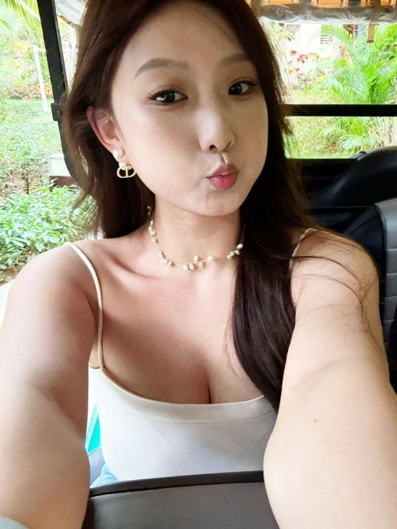 外表越正经的妹子私下里越是玩嗨1